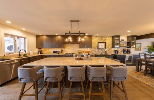Mount Crested Butte House | Luxurious Mt CB Home | 6 Bedroom | Best Views in CB | Hot Tub | Gas Grill