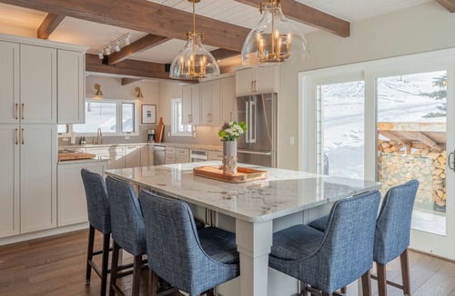Mount Crested Butte House | Luxurious Mt CB Home | 5 Bedroom | Home Gym | Hot Tub | Gas Grill | Mtn Views