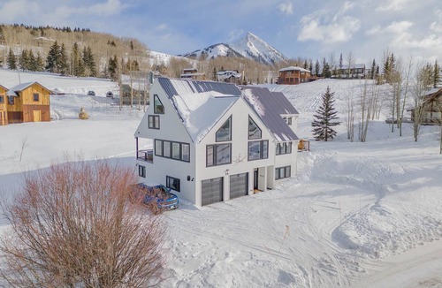 Mount Crested Butte House | Luxurious Mt CB Home | 5 Bedroom | Home Gym | Hot Tub | Gas Grill | Mtn Views