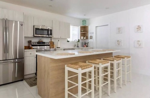 Hallandale Beach Villa | Luxurious Renovated Villa With Heated Pool