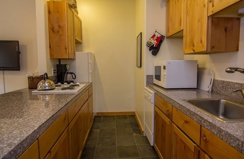 Taos Ski Valley Condo | Luxurious Ski Condo 2 min From Lifts, Full Kitchen and More