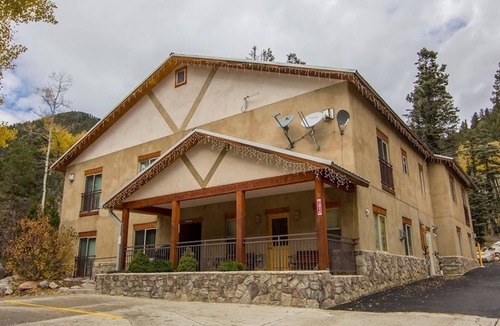 Taos Ski Valley Condo | Luxurious Ski Condo 2 min From Lifts, Full Kitchen and More