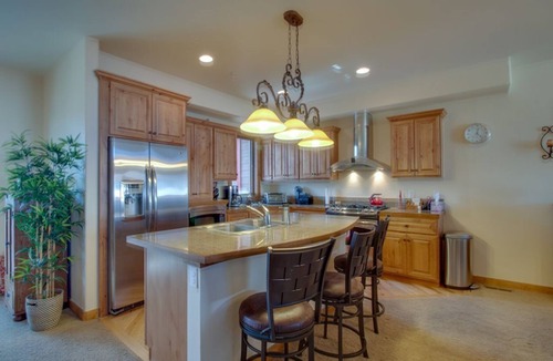 Bear Crossing House | Luxurious Town home with mountain views, private decks and spacious floor plan