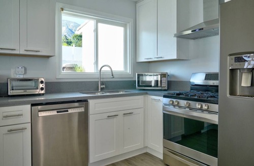 La Crescenta-Montrose House | Luxurious 3 Bedroom House w/Pool