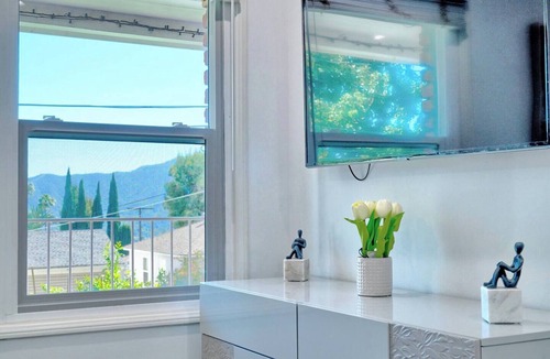 La Crescenta-Montrose House | Luxurious 3 Bedroom House w/Pool