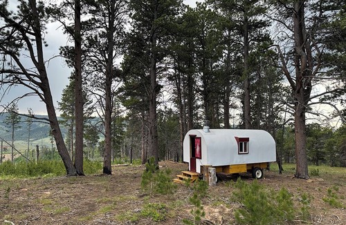 Casper House | Luxuriously Rustic Hand-Crafted Sheep Wagon in Private Wooded Area with Views