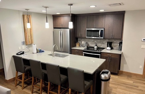 Peak 8 Resort | Luxury 1-bedroom slopeside - Grand Colorado Peak 8 w/gym, theater, and hot tubs