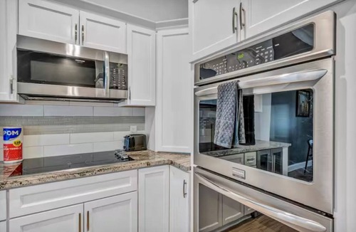 Downtown Cleveland Apartment | Luxury 2-bedroom Penthouse in charming Downtown Cleveland with Free Parking