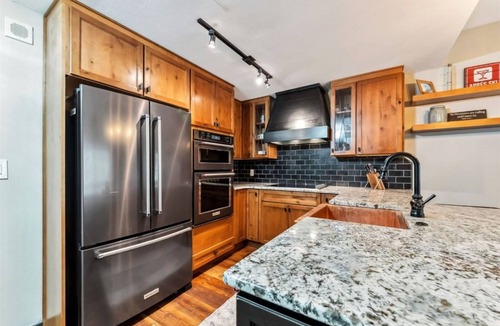 Copper Mountain Condo | Luxury 2BR/2BA - Granite Kitchen, King Bed, Hot Tubs - Copper Mtn Center Village