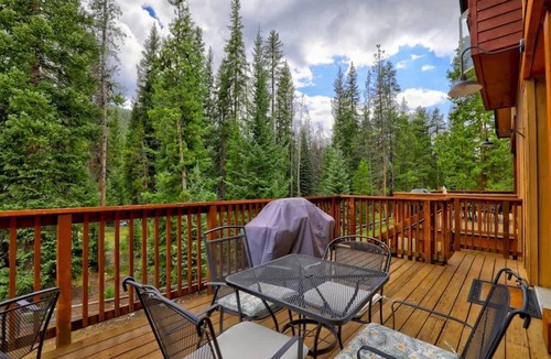 Keystone House | Luxury 3 Bed/3bath-Townhome, River Behind, hot tub
