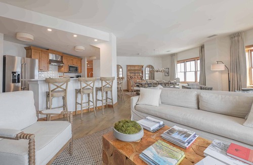 Mount Crested Butte Condo | Luxury 4-Bed Penthouse w/Mountain Views