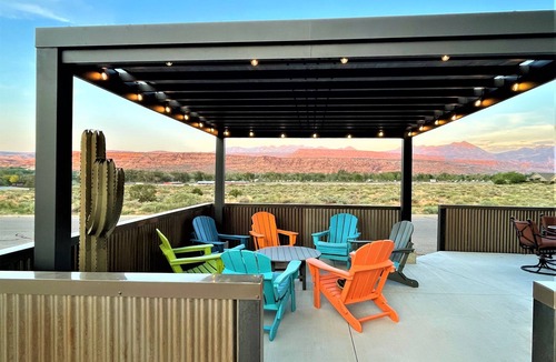 Moab South Valley House | Luxury 4 bedroom twin home, beautiful views. Private hot tub. Covered patio.