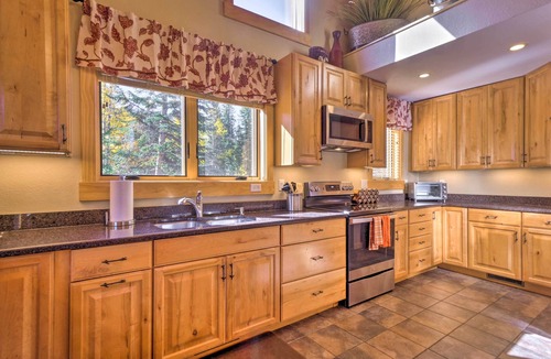 Winter Park House | Luxury 4 BR Cabin: 2 King Suites on Shuttle Route