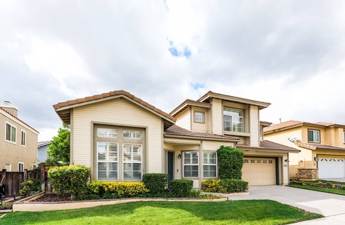 Rancho Cucamonga House | Luxury 4BR Home in Gated Rancho Cucamonga – Wide Backyard, Prime Location #40845