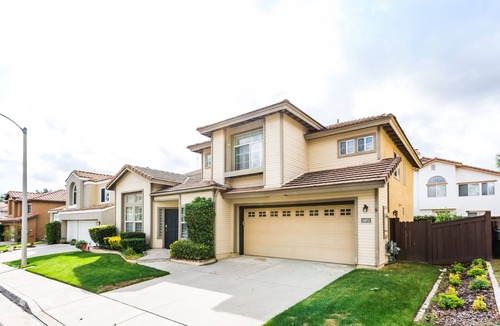Rancho Cucamonga House | Luxury 4BR Home in Gated Rancho Cucamonga – Wide Backyard, Prime Location #40845