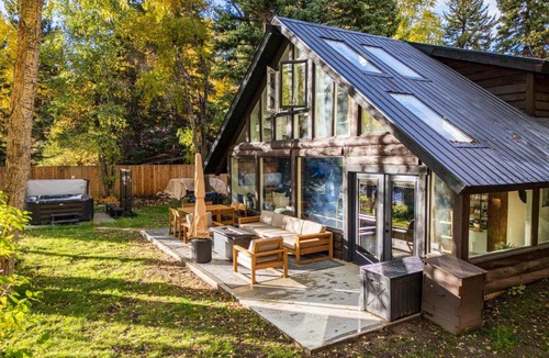 Crested Butte South House | Luxury 4BR Riverfront Home with Hot Tub Near Ski