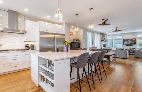 Highland Villa | Luxury 5-Bedroom Home in LoHi