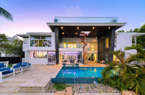 Nurmi Isles Villa | Luxury 7BR Waterfront Villa w/Rooftop, Pool & Dock – Sleeps 14 near Las Olas