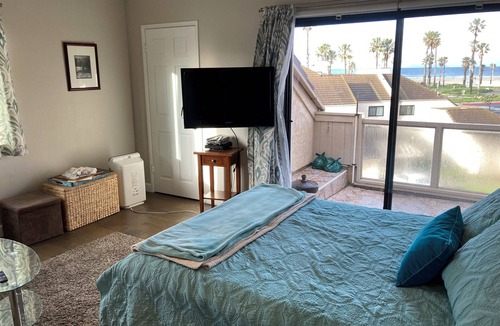 Port Hueneme Condo | Luxury Beach Views for a Discount Rate!