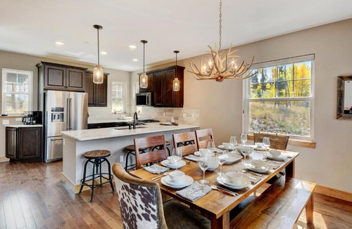 Rendezvous House | Luxury Cabin 94 I Hot Tub I Great Views I Best Price I FREE Adventures Daily