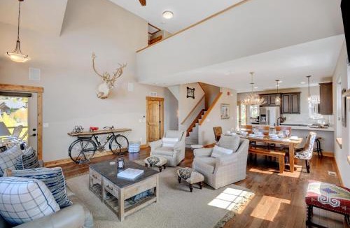 Rendezvous House | Luxury Cabin 94 I Hot Tub I Great Views I Best Price I FREE Adventures Daily