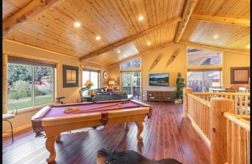 Moonridge House | Luxury Cabin-Walk to Bear Mountain Resort, Trails & Golf
