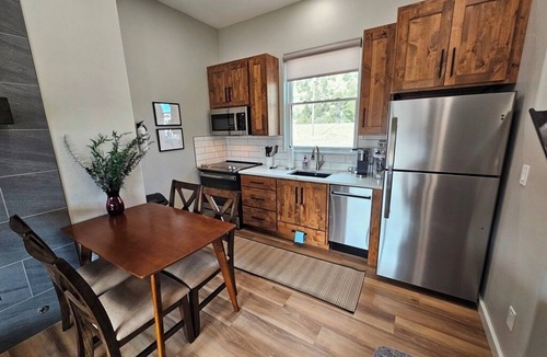 South Fork House | Luxury Cozy Mountain Cabin & River Retreat, Outstanding location. AC & WIFI 55A