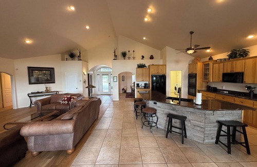 Pagosa Springs House | Luxury Edgewater Lakehouse