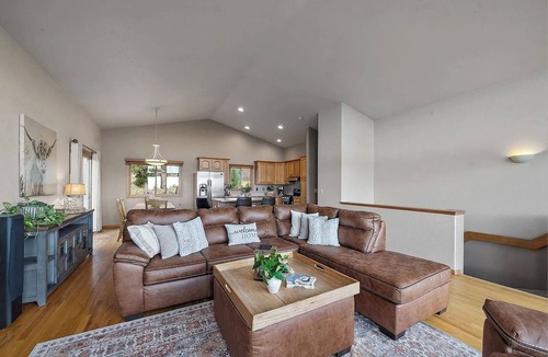 Shadow Mountain House | Luxury Evergreen Retreat · Fireplace · Mountain Views · 45 min Denver