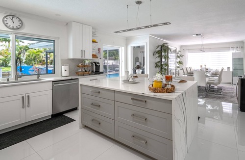 Coral Ridge Isles House | Luxury Fort Lauderdale Waterfront Home Heated Pool Game Room Park