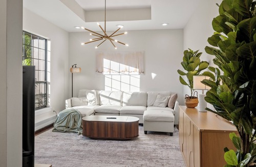 Hampden South House | Luxury Furnished 4BR Home w/Pool & Tennis Access near Denver Tech Center