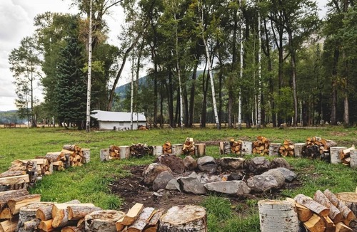 Pagosa Springs Bed & Breakfast | Luxury Glamping Tents, Event Barn and Mountain Ranch