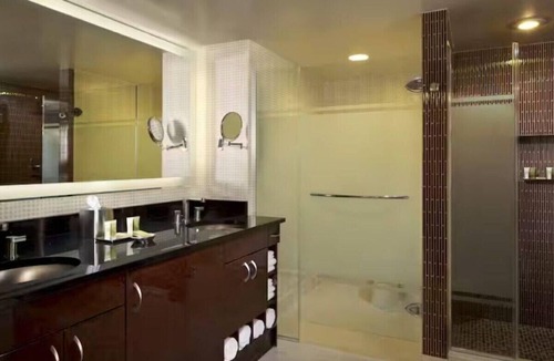 Las Vegas Hotel | Luxury Hilton Elara ~ No Resort Fees