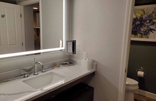 Las Vegas Hotel | Luxury Hilton Elara ~ No Resort Fees