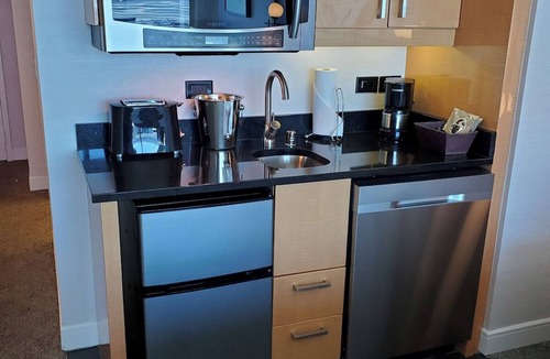 Las Vegas Hotel | Luxury Hilton Elara ~ No Resort Fees
