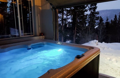 Alma House | Luxury Home, minutes from Breckenridge, Indoor Hot Tub, Mountain Views