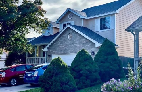 Thornton House | Luxury House near Denver, Rain Shower, Jet tub, Heated floors, Private Stay.