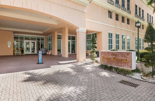 Sunny Isles Beach Condo | *LUXURY KINGDAVID*3/2C*KINGBEDROOM*BEST LOCATION*