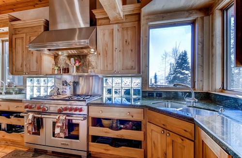 Three Peaks House | Luxury Lodge w/Hot Tub, Unimaginable Views; Room for 12 & Near Six Resorts!