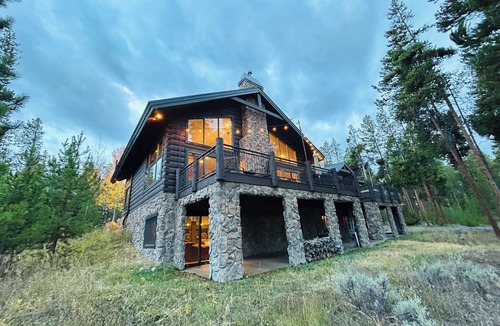 Granby House | Luxury Mountain Cabin: Hot Tub, Mtn Views, Game Room - Sleeps 10 - Winter Park