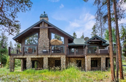Granby House | Luxury Mountain Cabin: Hot Tub, Mtn Views, Game Room - Sleeps 10 - Winter Park