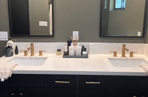 Minturn House | Luxury mountain modern ski retreat in Minturn with hot tub and steam showers
