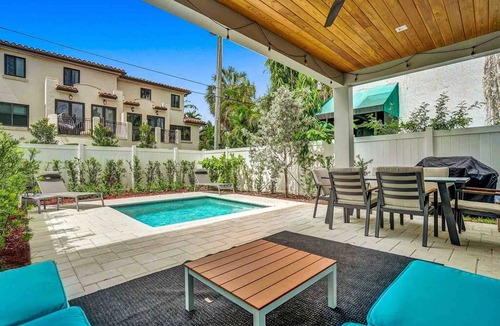 Colee Hammock House | Luxury Paradise Walk to Las Olas -5 Mins to Beach