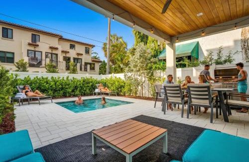 Colee Hammock House | Luxury Paradise walk to Las Olas -5 mins to Beach