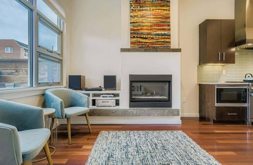 Whittier Condo | Luxury Pearl Street 1BDR