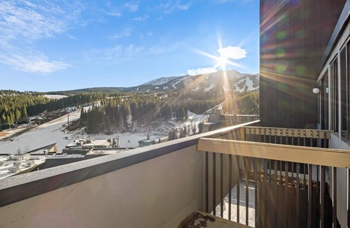 Peak 9 Condo | Luxury Pet-Friendly|Top Floor Ski Views|Hot Tubs