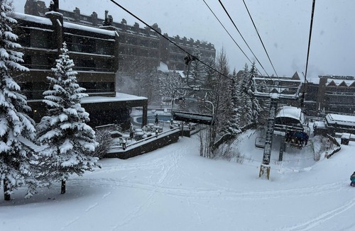 Peak 9 Condo | Luxury Pet-Friendly|Top Floor Ski Views|Hot Tubs