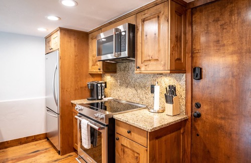 Vail Condo | Luxury, Remodeled Retreat w/Ski Slope Views Throughout! Walk to Gondola & Shops