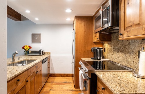 Vail Condo | Luxury, Remodeled Retreat w/Ski Slope Views Throughout! Walk to Gondola & Shops