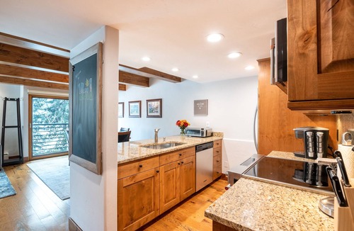 Vail Condo | Luxury, Remodeled Retreat w/Ski Slope Views Throughout! Walk to Gondola & Shops